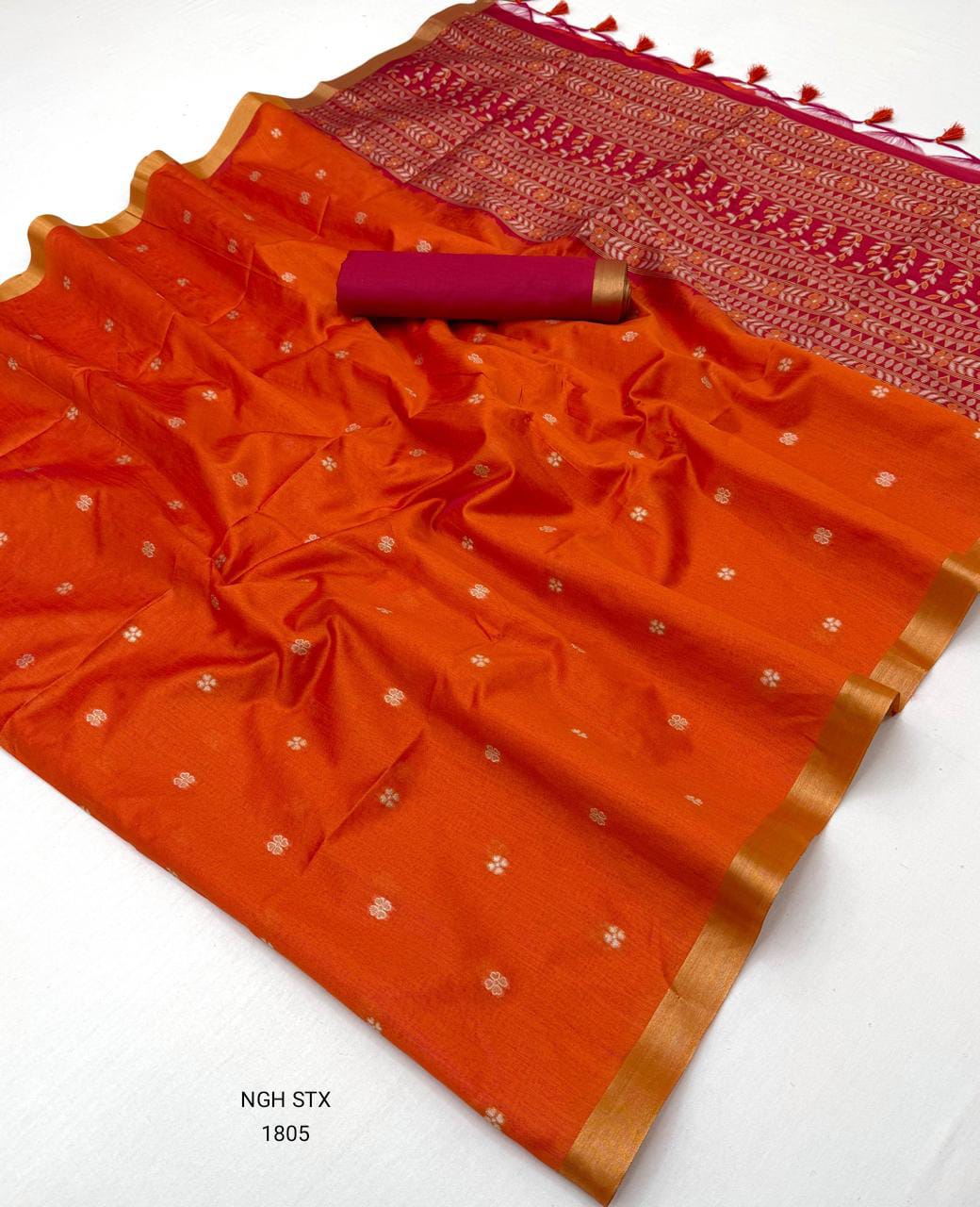 Black and Crimson Red Chatai Zari Saree